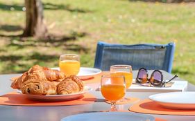 Les 15 Pins & La Mer -Your Green Getaway Near Sea & Beach