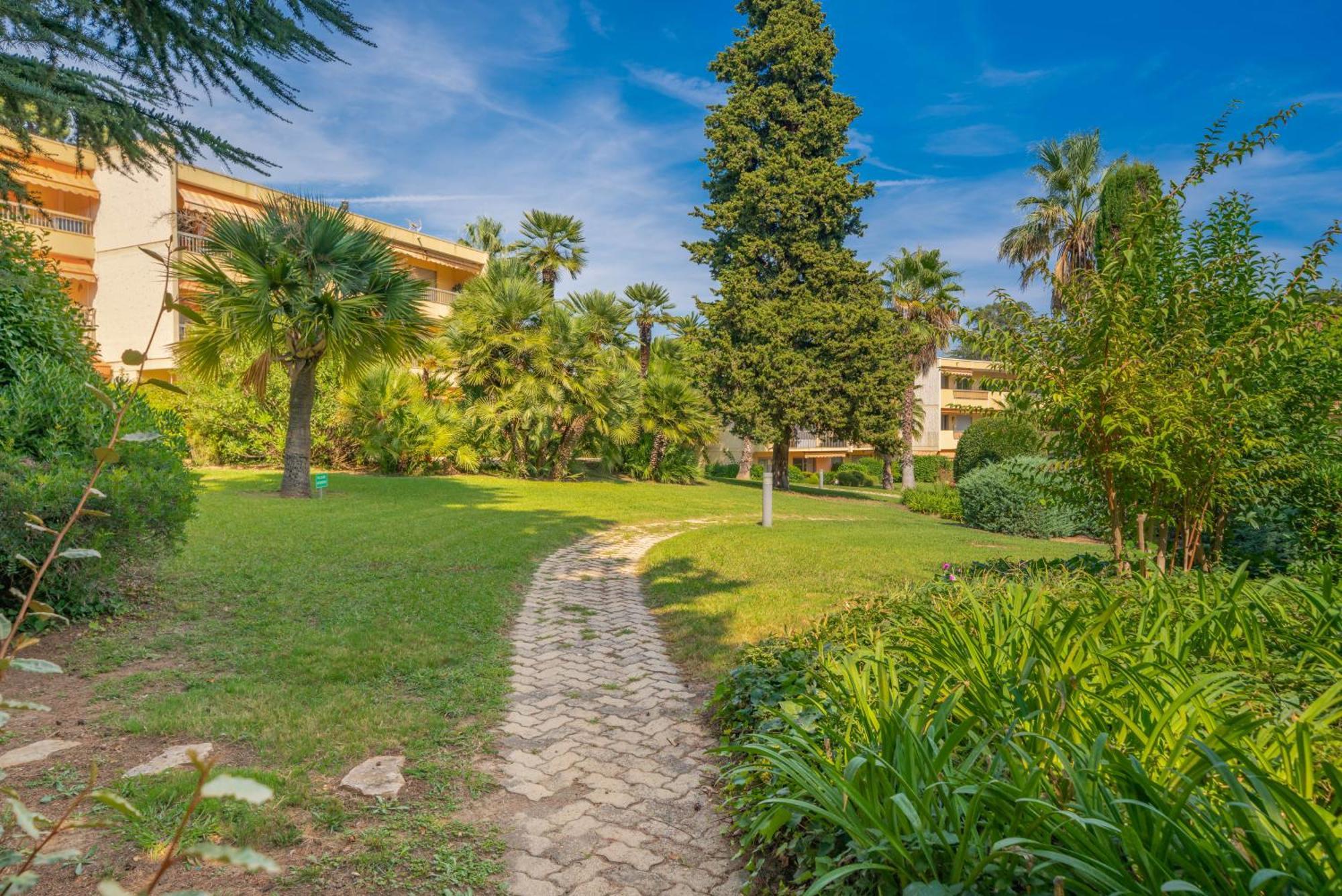 Les 15 Pins & La Mer -Your Green Getaway Near Sea & Beach Antibes Extérieur photo
